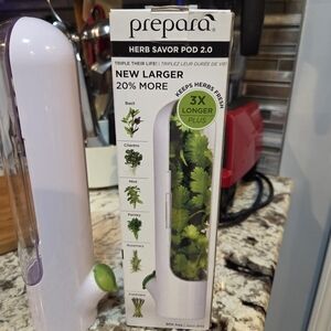 Prepara Herb Savor Pod 2.0 - White and Green